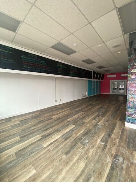 More Photos Of 23 Franklin St, Torrington Restaurant For Lease