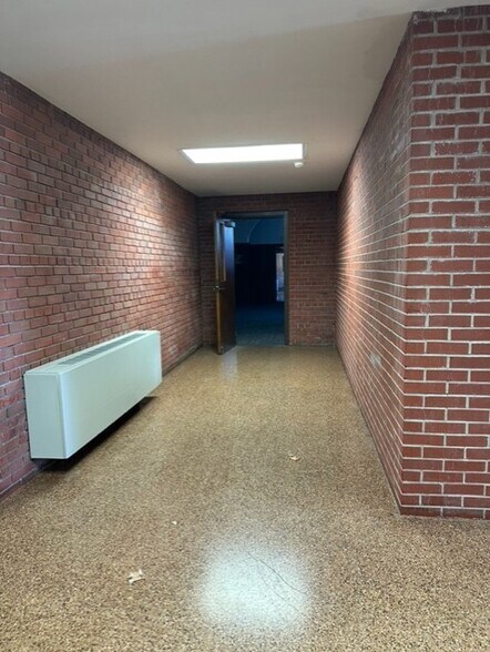 More Photos Of 200 E North St, Crown Point Office For Lease