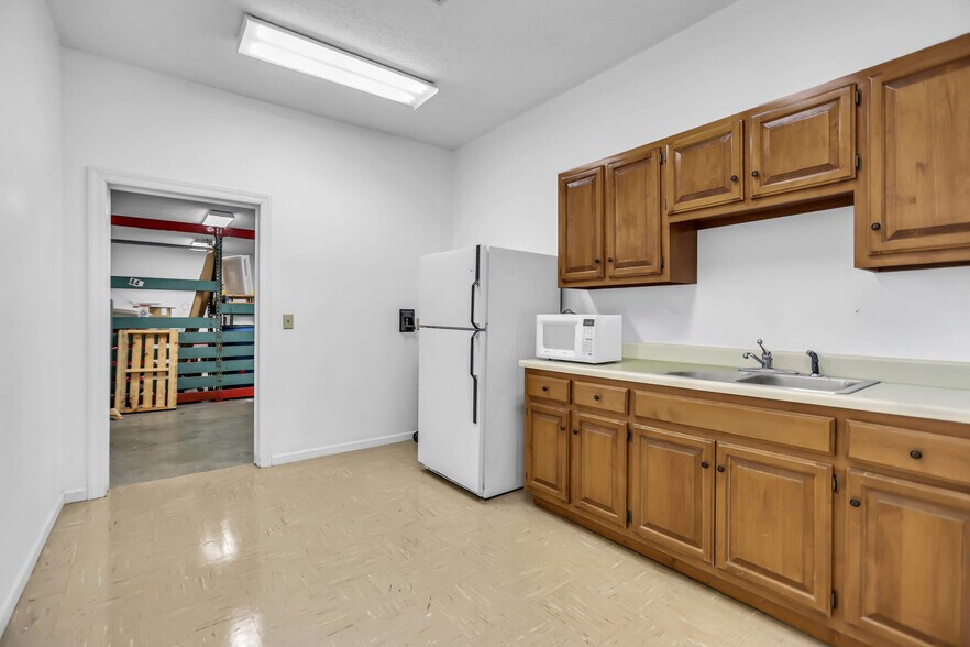 More Photos Of 5 Industrial Park Dr, Hendersonville Freestanding For Sale