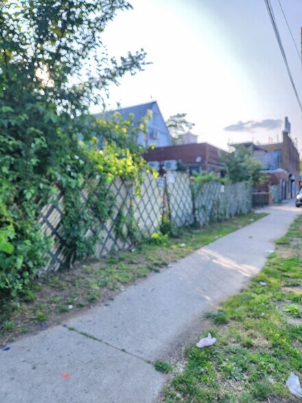 More Photos Of 10316 Van Wyck Expy, South Richmond Hill Land For Sale