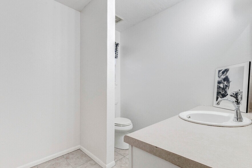 More Photos Of 1324 Avenue D, Katy Medical For Sale