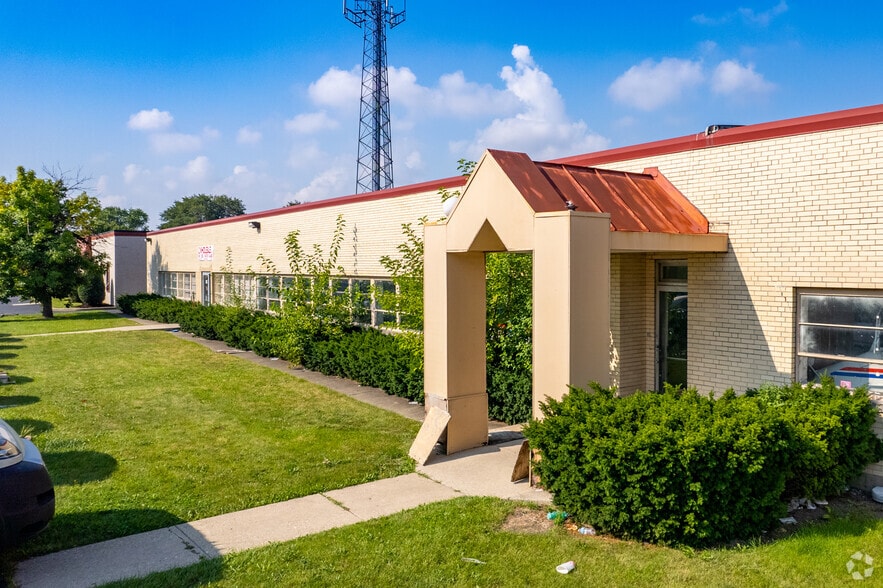 More Photos Of 6500 N Lincoln Ave, Lincolnwood Light Manufacturing For Sale
