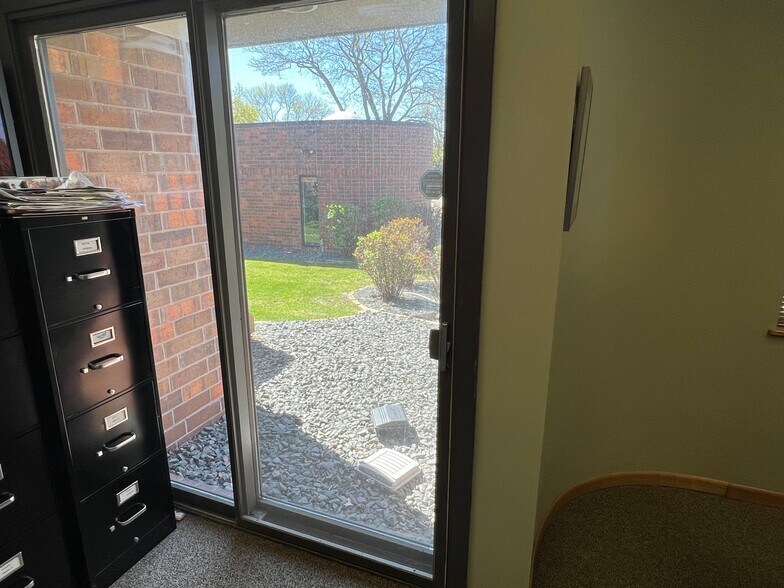 More Photos Of 4950-4960 Lincoln Dr, Edina Office For Sale