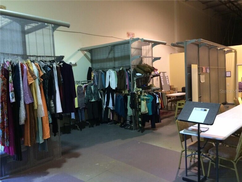 More Photos Of 6600-6626 Kingspointe Pky, Orlando Distribution For Lease