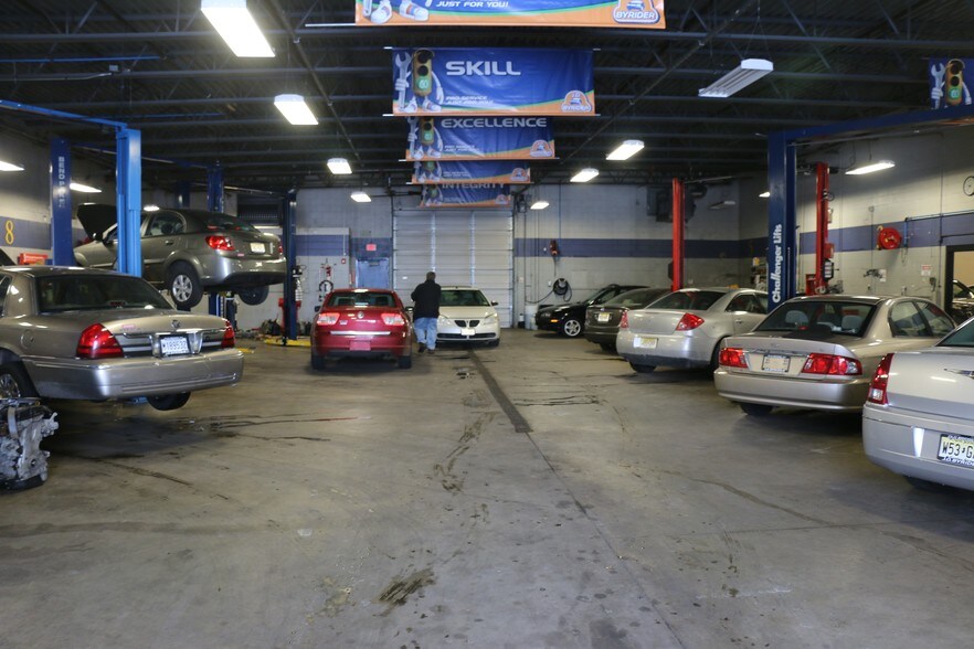 Primary Photo Of 1225 Route 9 N, Old Bridge Auto Repair For Lease