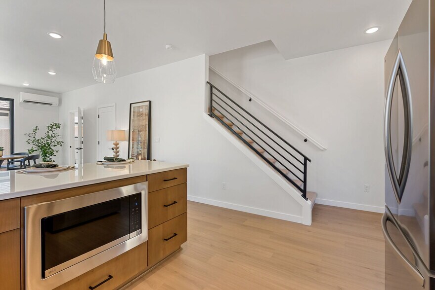 More Photos Of 127 NW Broadway St, Bend Apartments For Sale