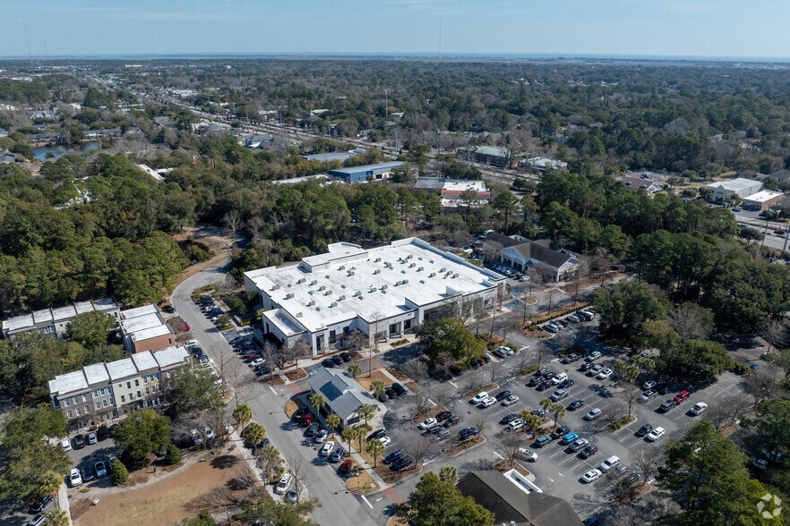More Photos Of 774 S Shelmore Blvd, Mount Pleasant Unknown For Lease