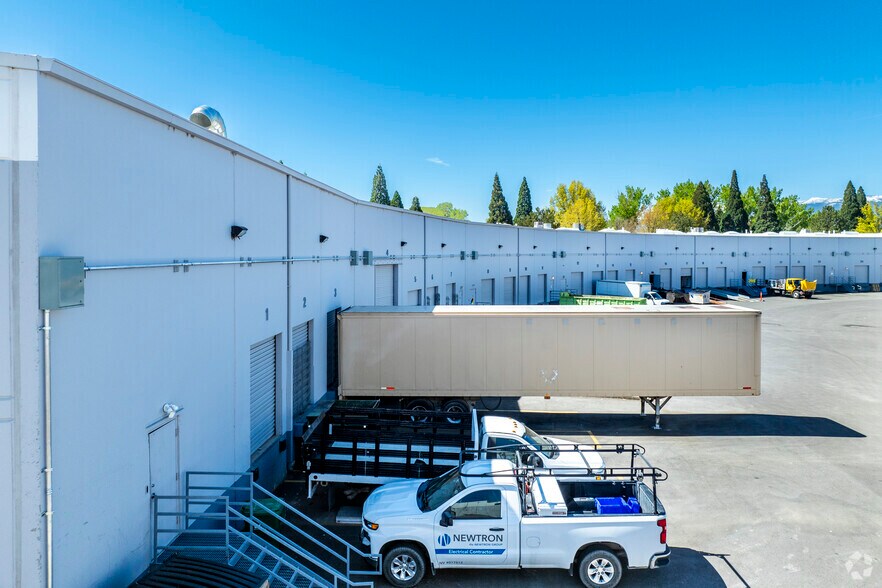 More Photos Of 700-742 Spice Islands Dr, Sparks Warehouse For Lease