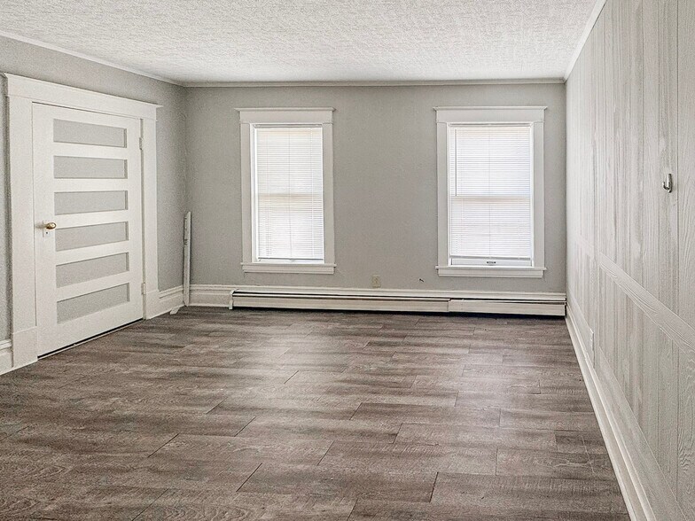 More Photos Of 2628 Central Ave NE, Minneapolis General Retail For Sale