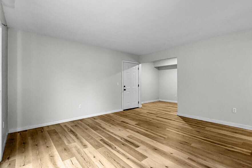 More Photos Of 3547-3553 Heatherton Dr, Davenport Apartments For Sale