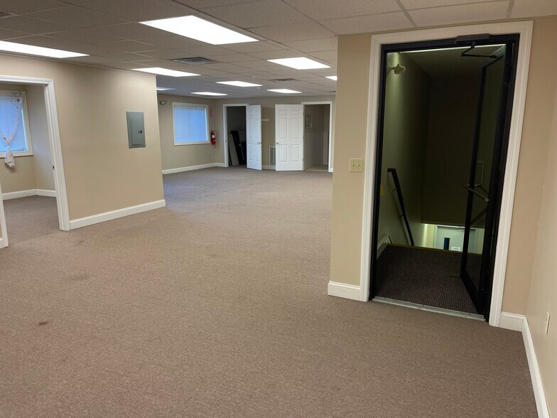 More Photos Of 5 Mill St, Middleboro Warehouse For Lease