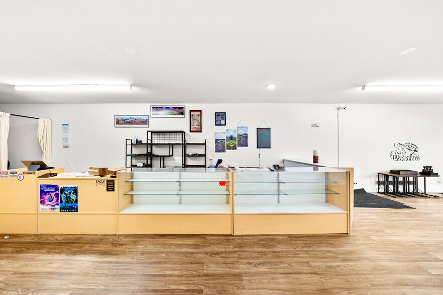 More Photos Of 5914 Troost Ave, Kansas City Flex For Lease