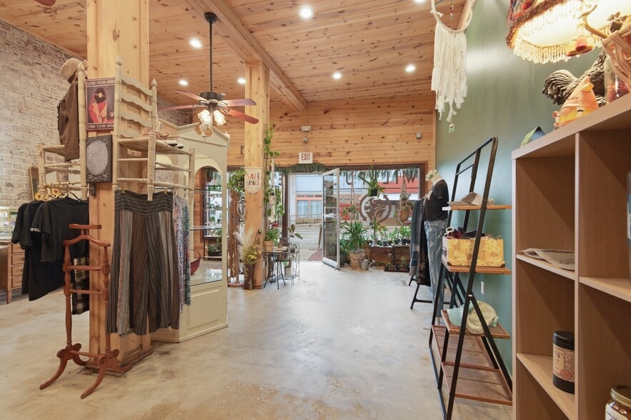 More Photos Of 131 S Lee St, Fort Gibson General Retail For Sale