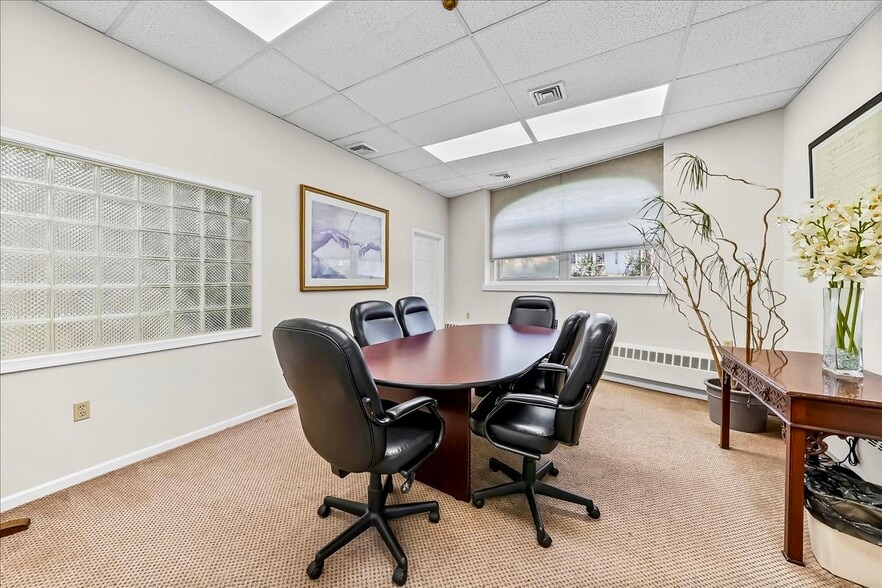 More Photos Of 101 E Darby Rd, Havertown Office For Sale