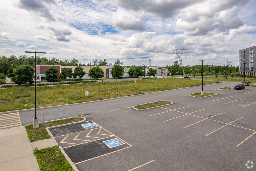 More Photos Of 2785 Boul De La Pinière, Terrebonne Unknown For Lease