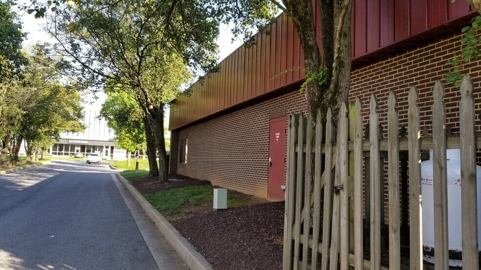 More Photos Of 6656 Dobbin Rd, Columbia Unknown For Lease