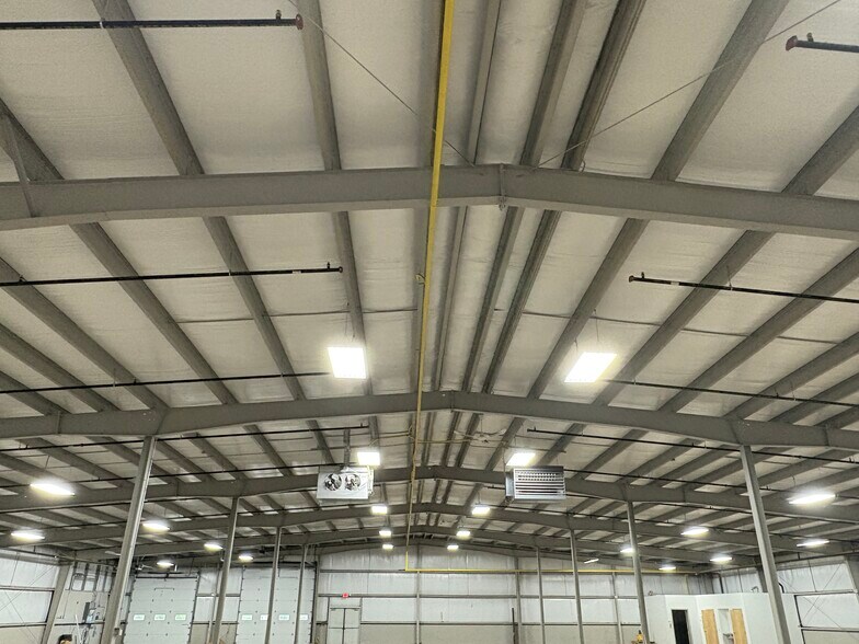 More Photos Of 140 Wilson Rd, Bentleyville Light Distribution For Lease