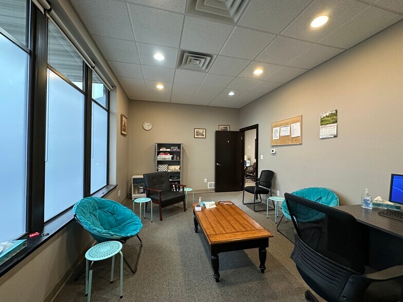 More Photos Of 673 Westbury Dr, Iowa City Storefront Retail Office For Sale