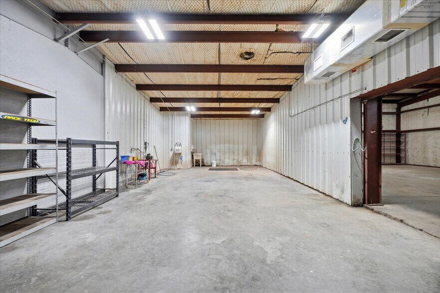 More Photos Of 3118 E Slaton Hwy, Lubbock Showroom For Sale