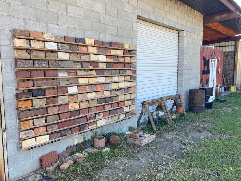 More Photos Of 1227 Gordon Park Rd, Augusta Light Distribution For Sale