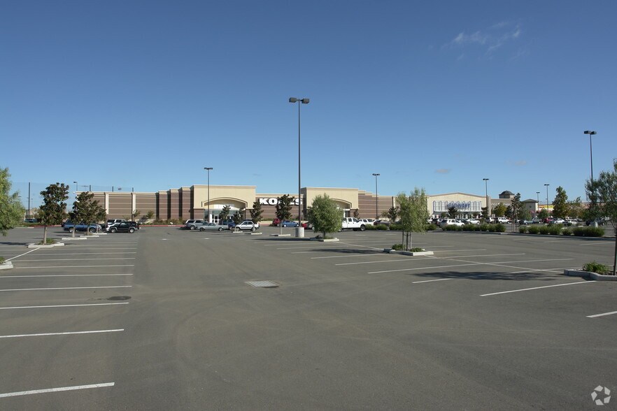 More Photos Of 2360 Daniels St, Manteca Department Store For Lease