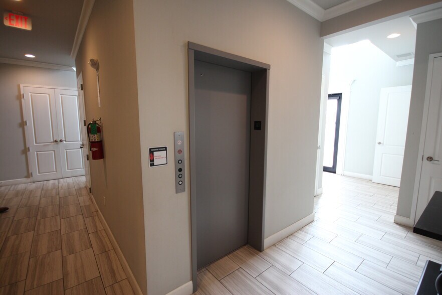 More Photos Of 7806 E 108th St S, Tulsa Office For Lease