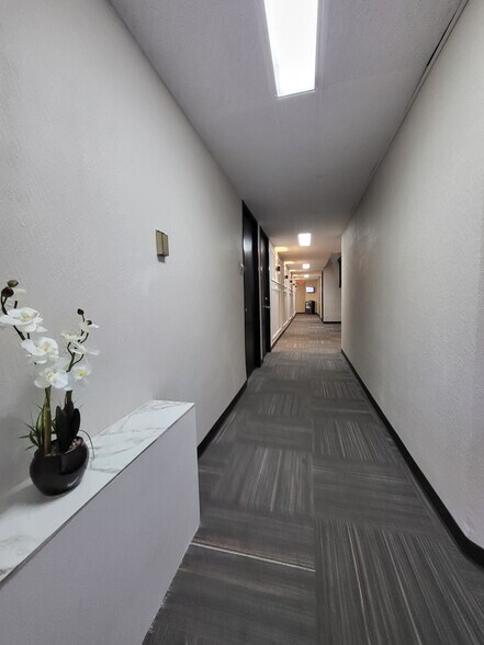 More Photos Of 833 E Arapaho Rd, Richardson Office For Lease