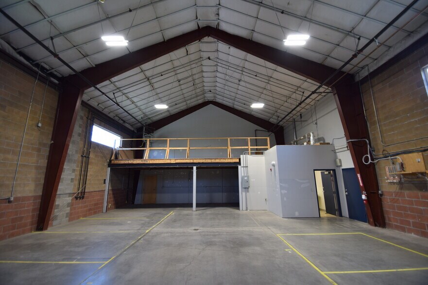 More Photos Of 150 SW Scalehouse Loop, Bend Light Manufacturing For Lease