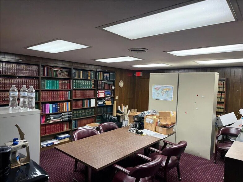 More Photos Of 107 S Wewoka Ave, Wewoka Office For Sale