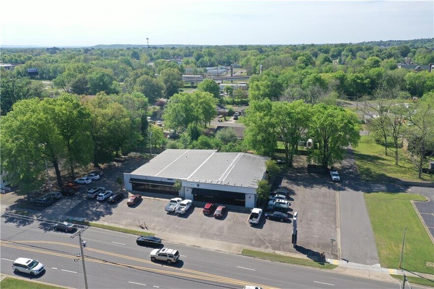 More Photos Of 302 E Parkway Dr, Russellville General Retail For Sale
