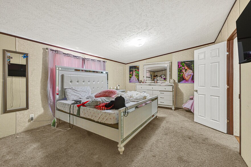 More Photos Of 8502 C E King Pky, Houston Apartments For Sale