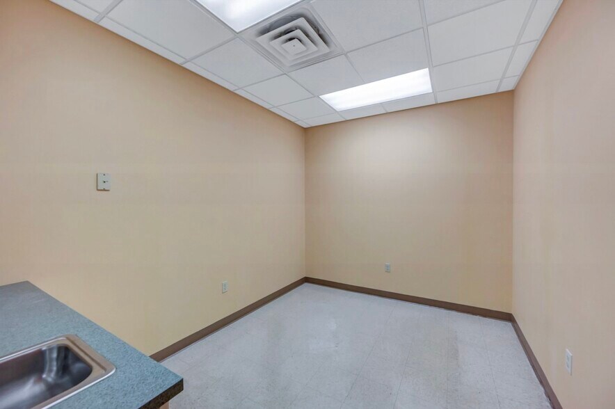 More Photos Of 1110 Clay Ave, Dunmore Medical For Lease