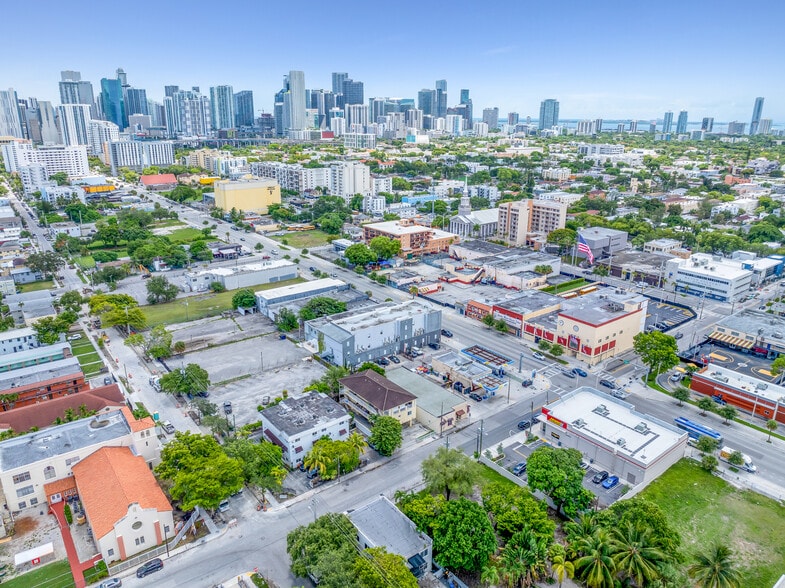More Photos Of 999 W Flagler St, Miami Service Station For Lease