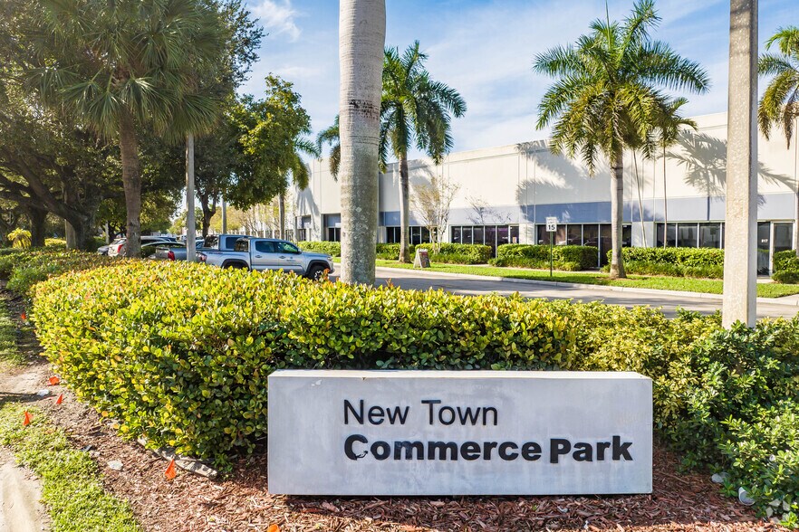 More Photos Of 4350 Oakes Rd, Davie Flex For Lease
