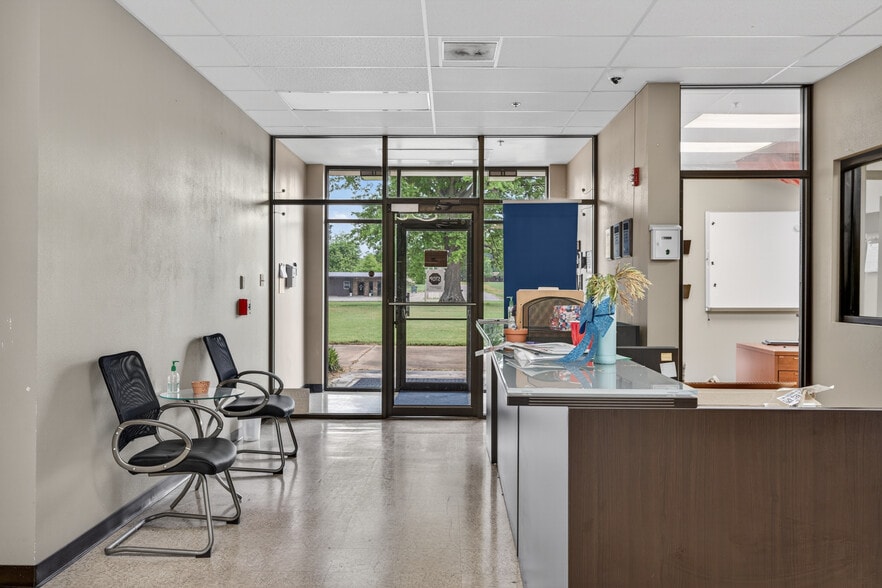 More Photos Of 310 Pennington Dr, Paris Manufacturing For Sale