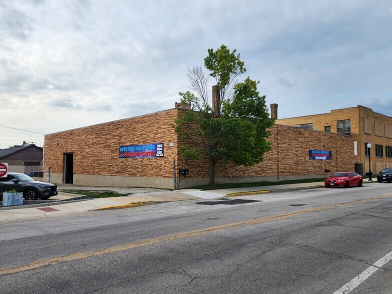 More Photos Of 227-241 S River St, Aurora Warehouse For Lease