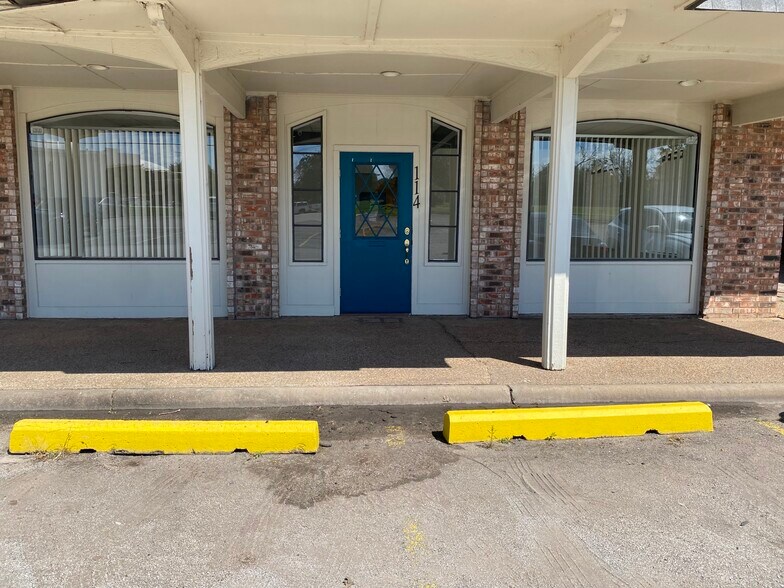 More Photos Of 2301 Midwestern Pky, Wichita Falls Unknown For Lease