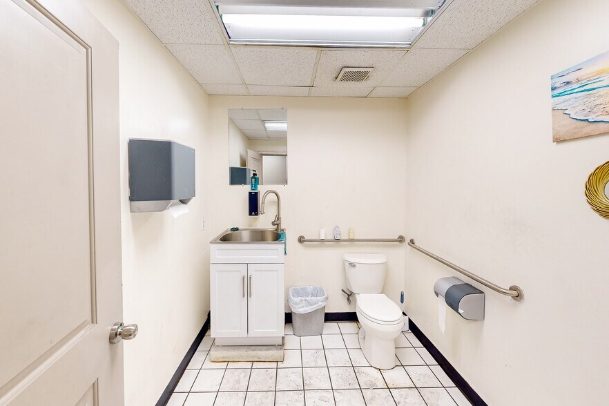 More Photos Of 1 Nablus Rd, Wakefield Distribution For Lease