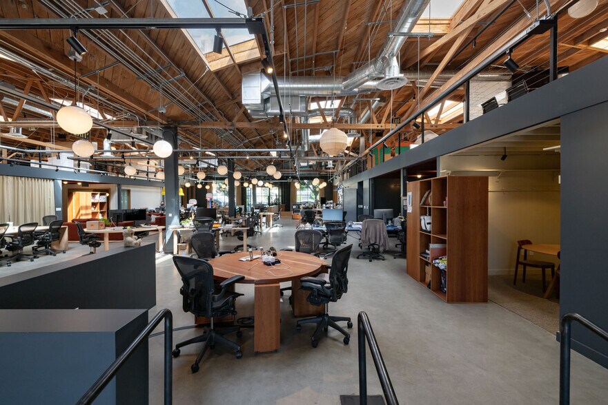 More Photos Of 4216 W Jefferson Blvd, Los Angeles Loft Creative Space For Lease