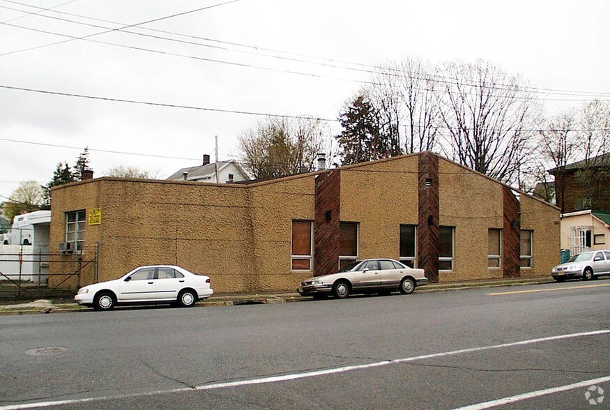 More Photos Of 425 Paterson Ave, East Rutherford Light Distribution For Sale
