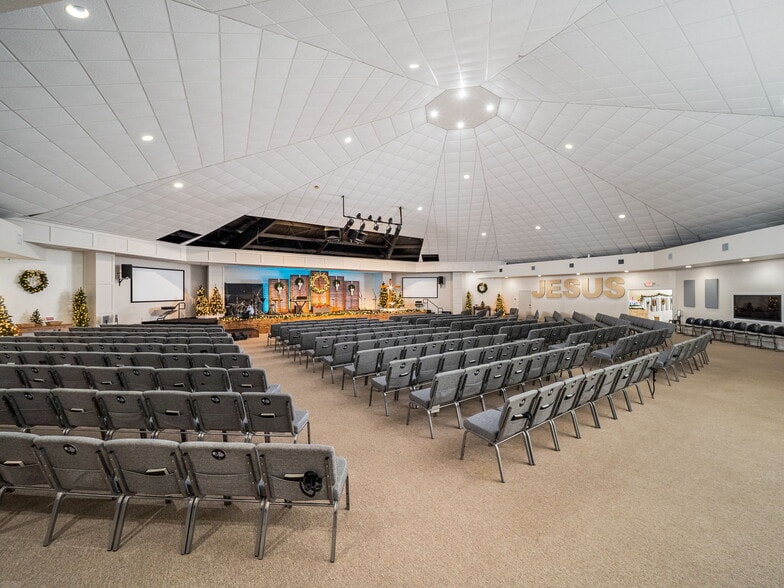 More Photos Of 6600 S Lakewoods Dr, Georgetown Specialty For Sale