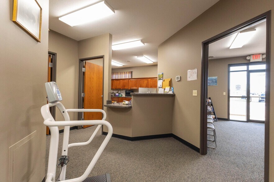 More Photos Of 2100 Silva Ln, Moberly Office For Sale