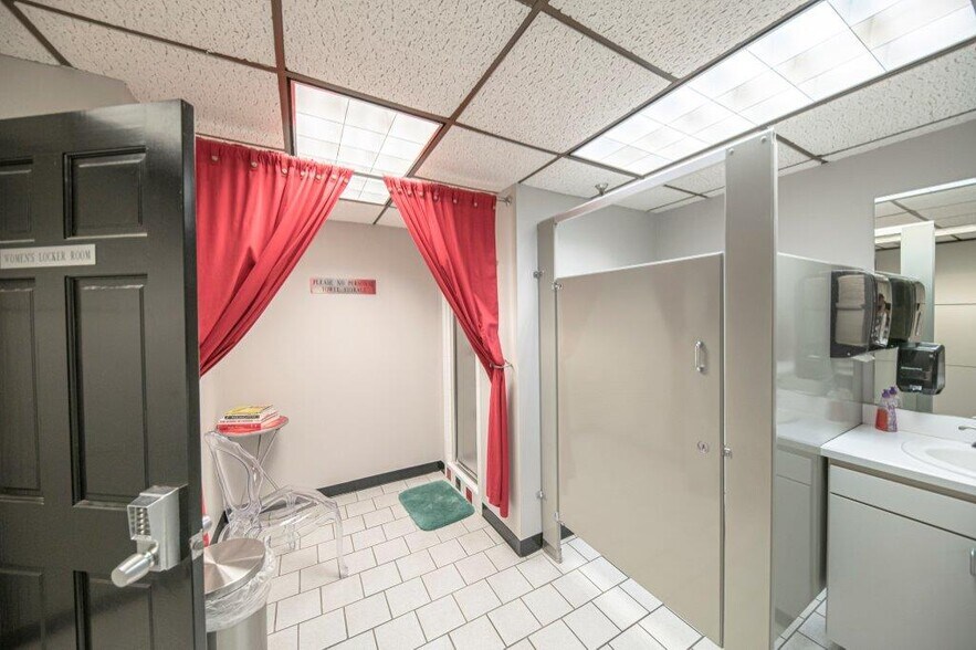 More Photos Of 125 W Missouri Ave, Midland Office For Lease