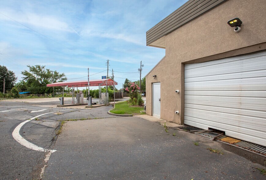 More Photos Of 9500 N Rodney Parham Rd, Little Rock Freestanding For Sale