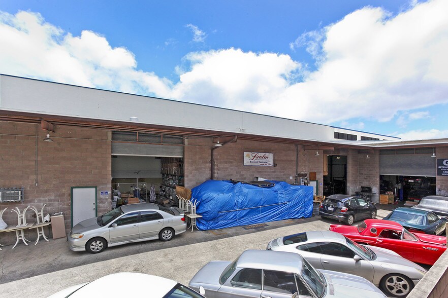 More Photos Of 1125 N King St, Honolulu Storefront Retail Office For Lease