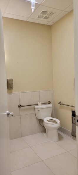 More Photos Of 5107 Summer Ave, Memphis Freestanding For Lease