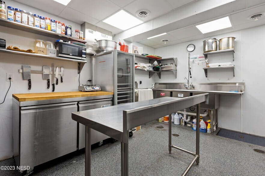 More Photos Of 411 3rd Ave, Clear Lake Restaurant For Sale