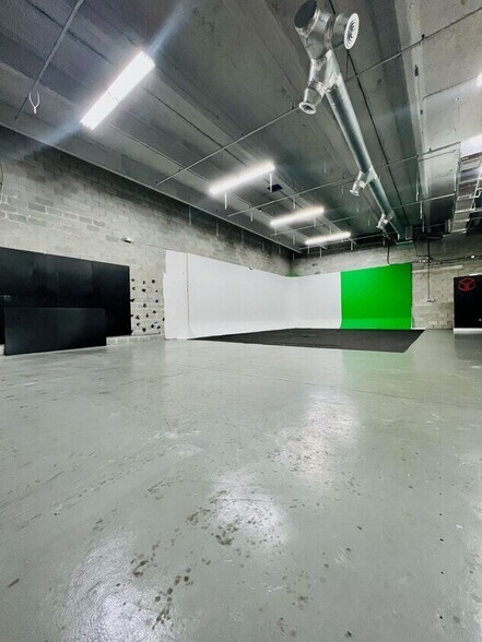 More Photos Of 6360 NW 99th Ave, Doral Warehouse For Lease