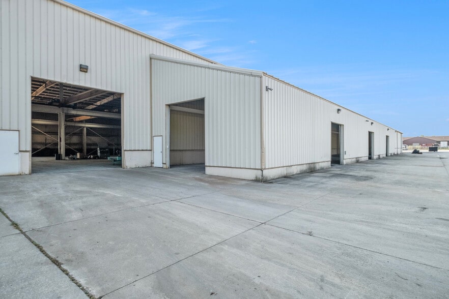 More Photos Of 4072 Flint Asphalt Dr, Burton Distribution For Sale