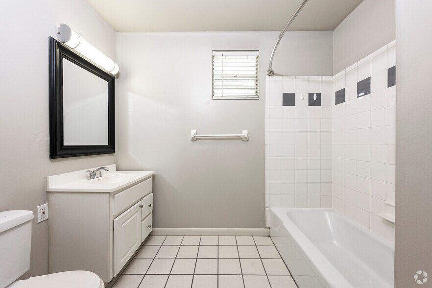 More Photos Of 1400 S Nova Rd, Daytona Beach Apartments For Sale